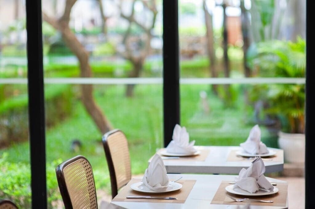 Панорама Somerset Westlake 4*