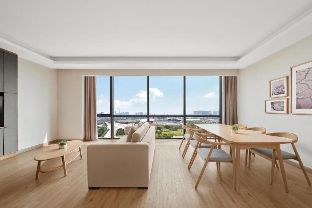 Территория Crowne Plaza West Hanoi 5*