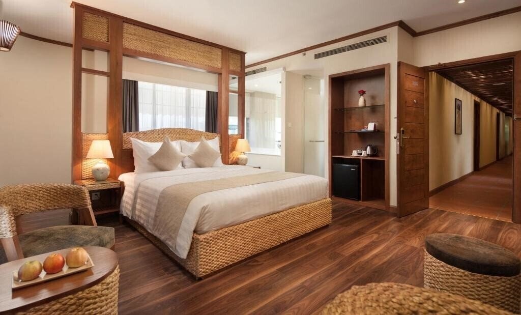 Панорама Mk Premier Boutique Hotel 4*