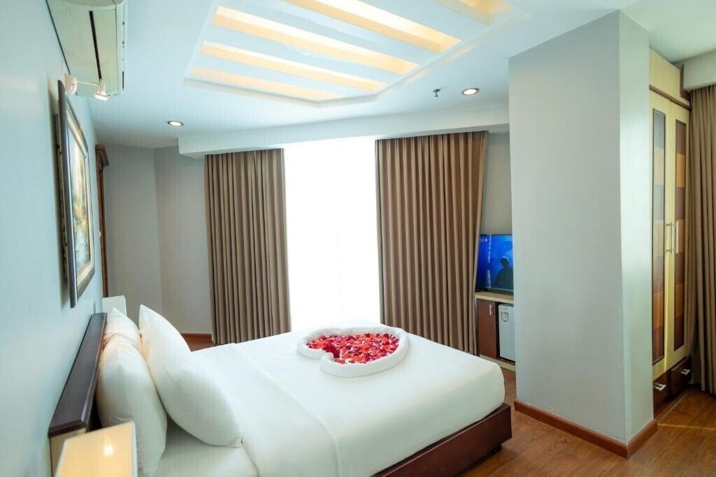 Панорама Luxeden Hotel 3*