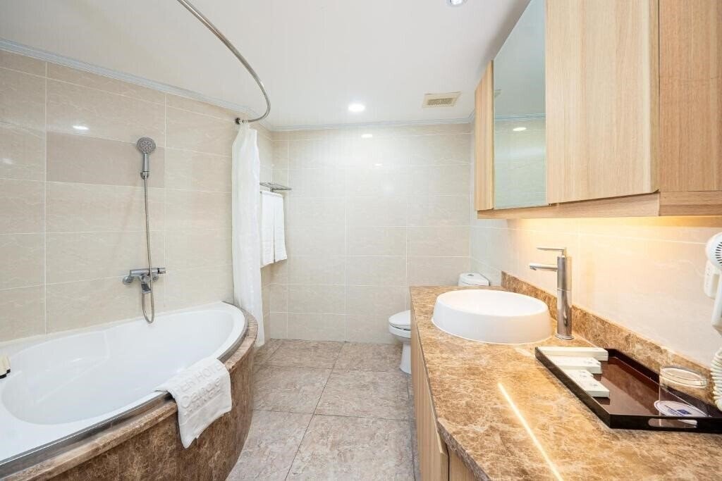 Апартаменти Super Hotel Candle 4*