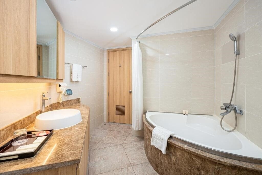 Панорама Super Hotel Candle 4*