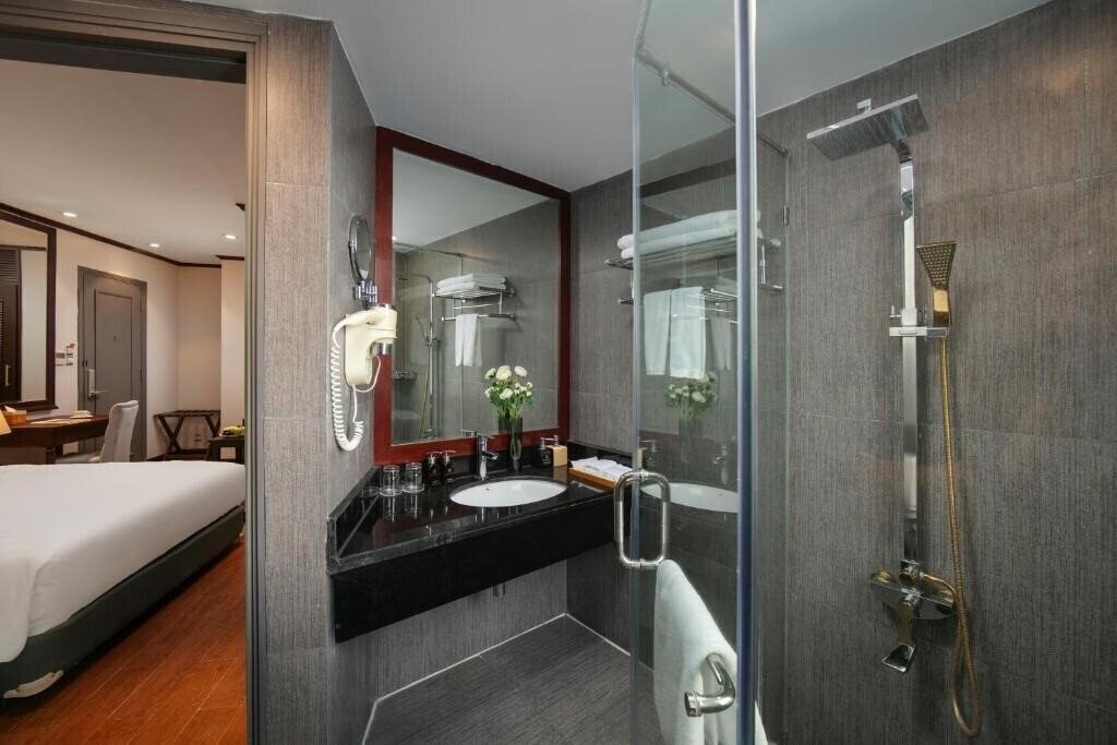 Фото May De Ville Corner Hotel 4*
