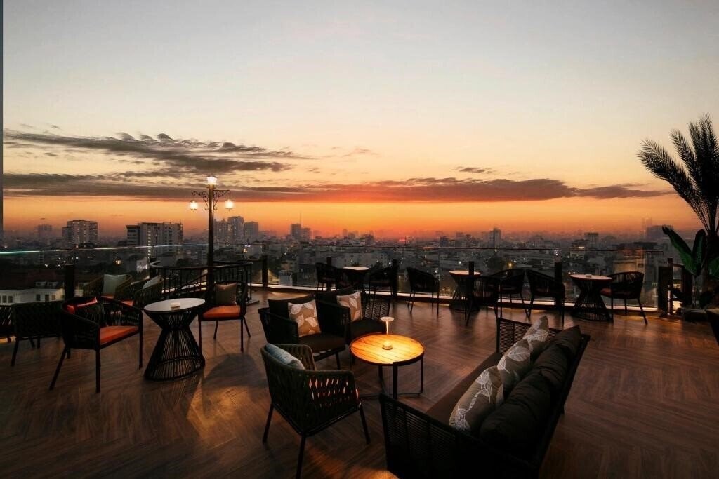 Вид May De Ville Corner Hotel 4*