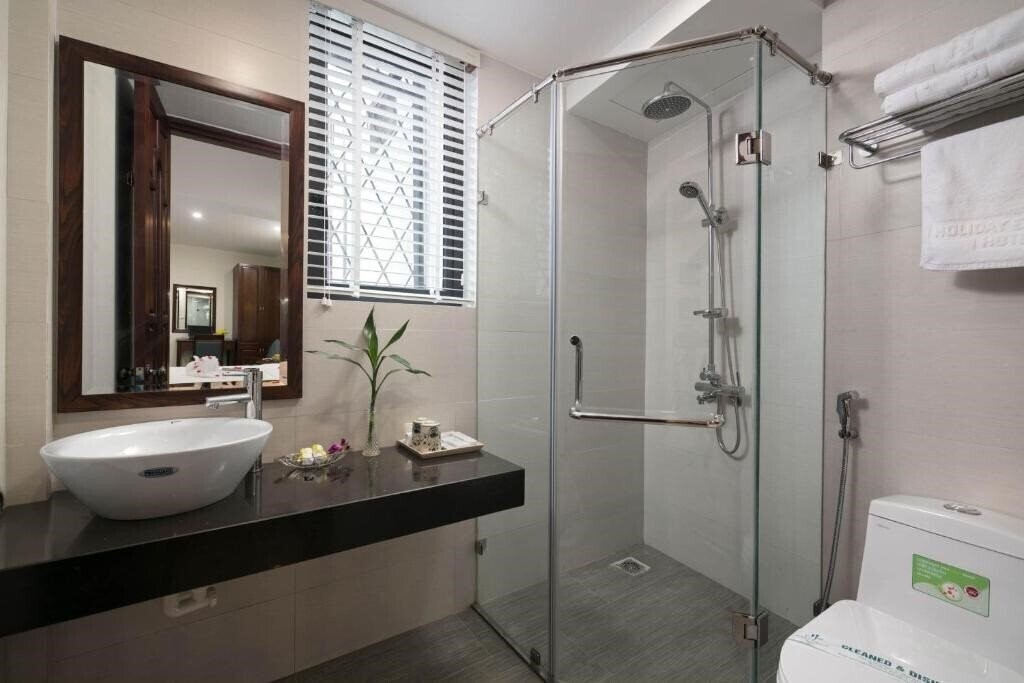 Територія Holiday Emerald Hotel (ex. Holiday Emerald Hanoi, Holiday Gold Hotel ) 3*