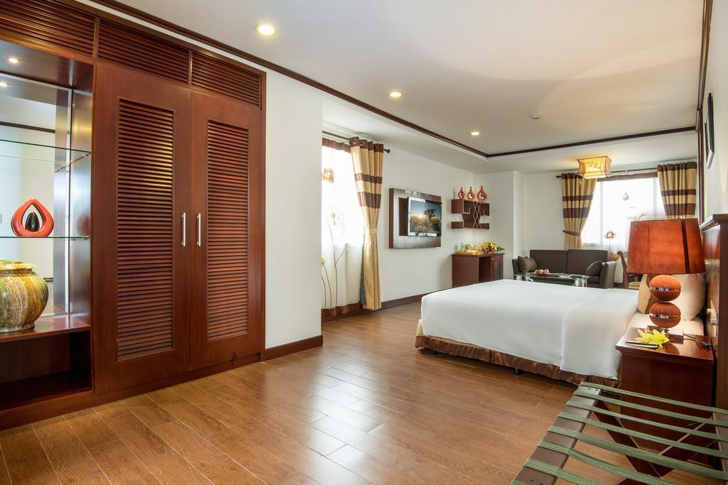 Апартаменти May de Ville City Centre 4*