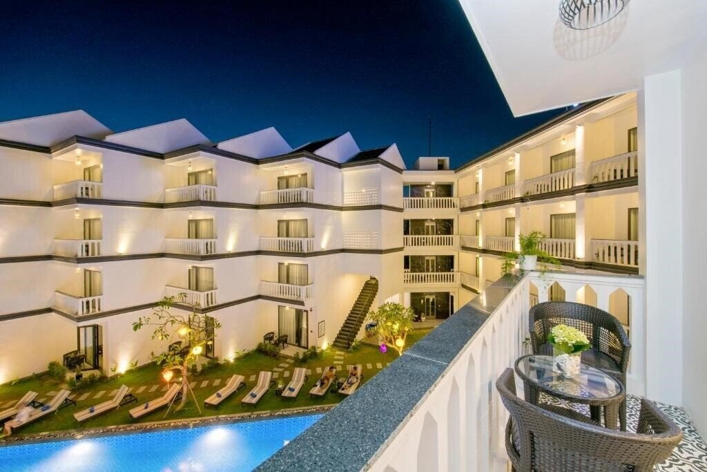 Территория Gem Riverside Hotel Hoi An 4*