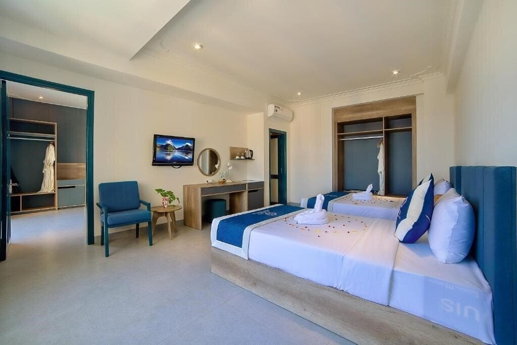 Апартаменты Aurora Riverside Hotel 4*