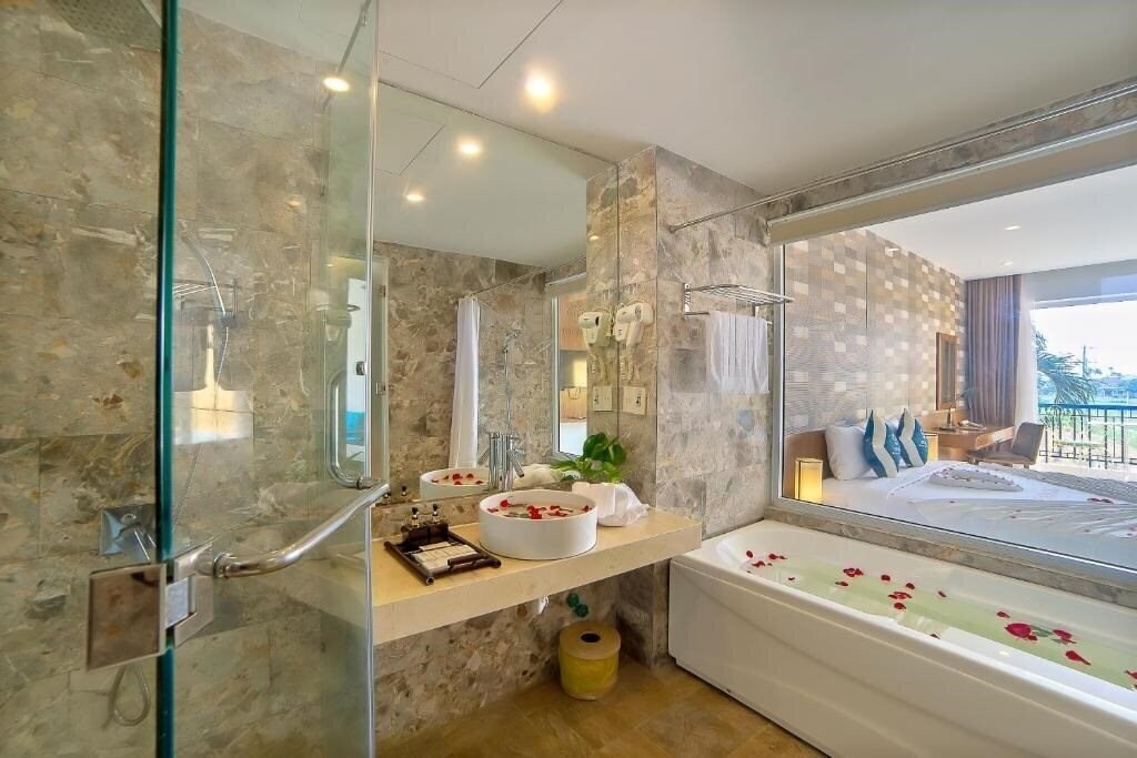 Панорама Aurora Riverside Hotel 4*