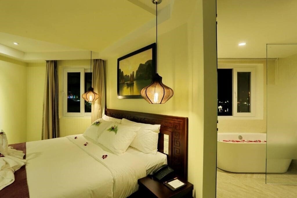 Вид River Suites Hoi An Hotel 4*