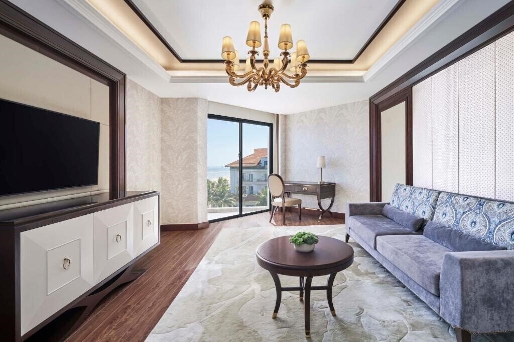 Територія Renaissance Resort & Spa 5*