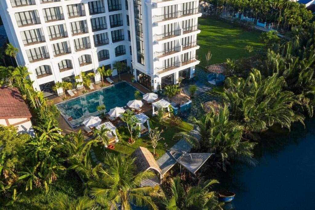 Отель Shining Riverside Hoi An Boutique & SPA 4*