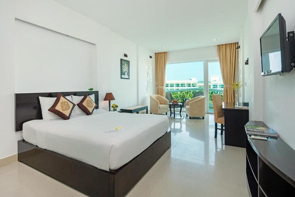 Вид The Sailing Bay Beach Resort 4*