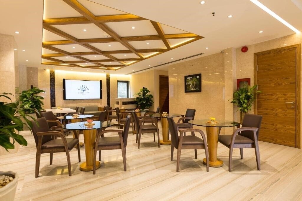 Апартаменти Queen Ann Hotel 3*