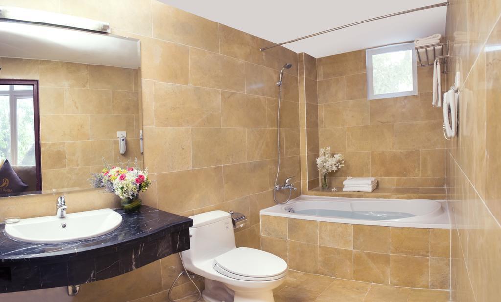 Территория Aristo Saigon Hotel 4*