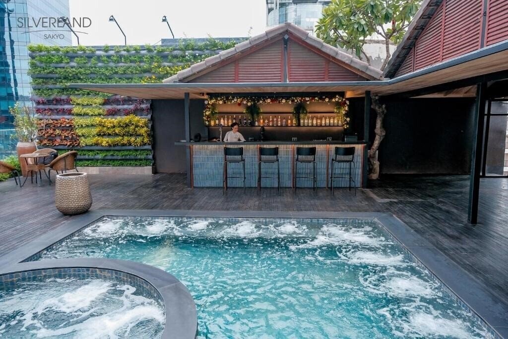 Отель Silverland Sakyo Saigon 4*