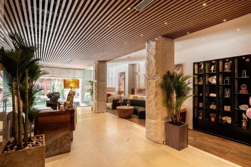 Вид A&Em Art Hotel (ex. Vina Terrace Hotel, Mifuki Hotel & SPA, Mifuki Boutique Hotel) 4*