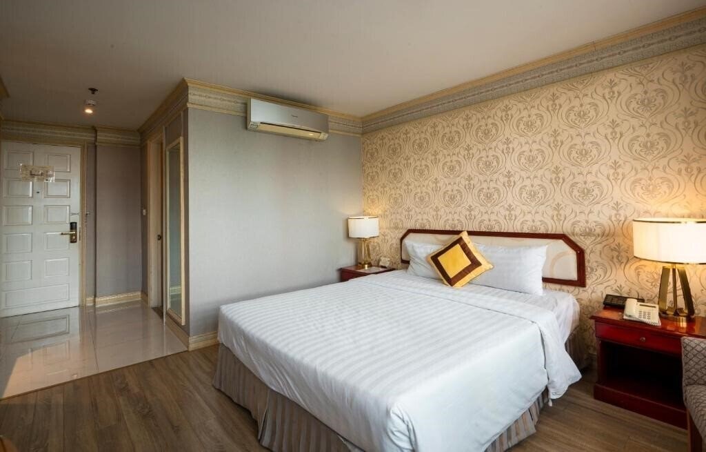 Апартаменты New Epoch Hotel 3*