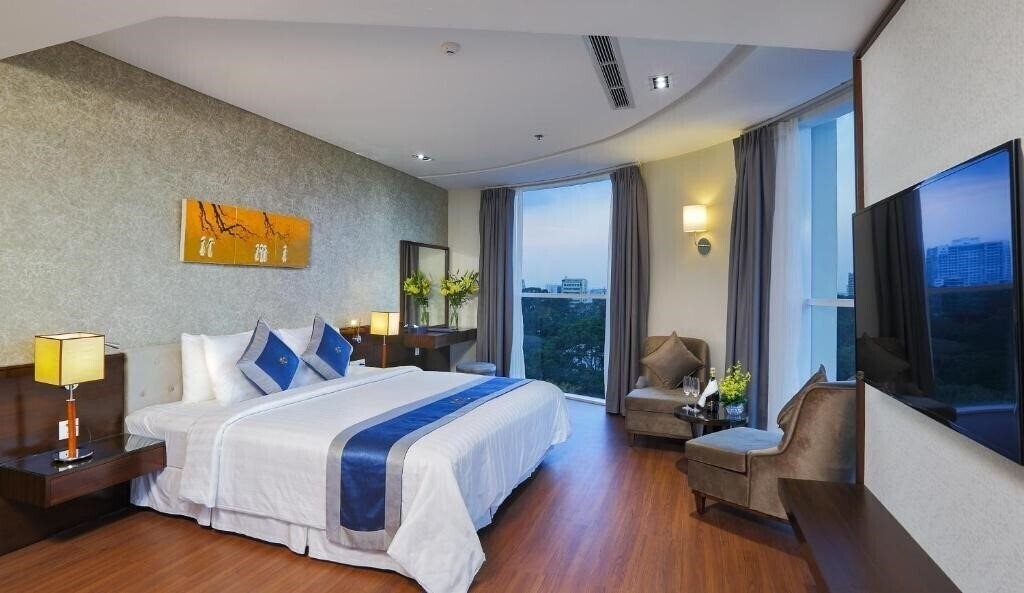 Панорама Central Palace Hotel 4*