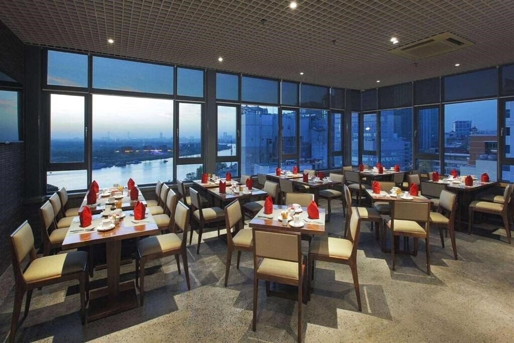 Територія Ramada Encore By Wyndham Saigon 4*