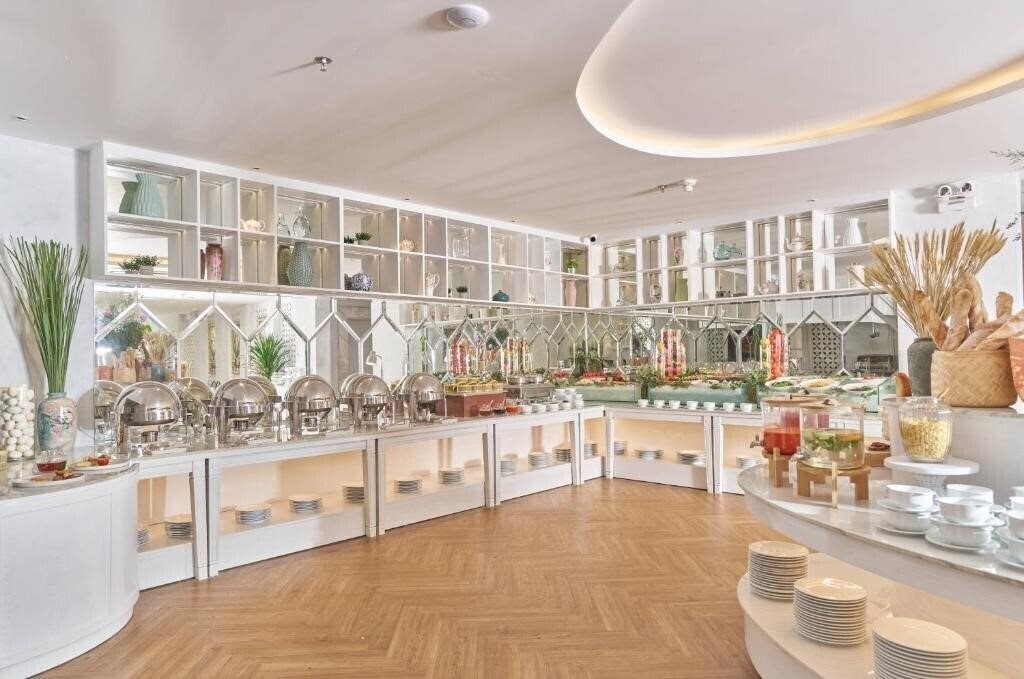 Панорама Silverland May Hotel 4*