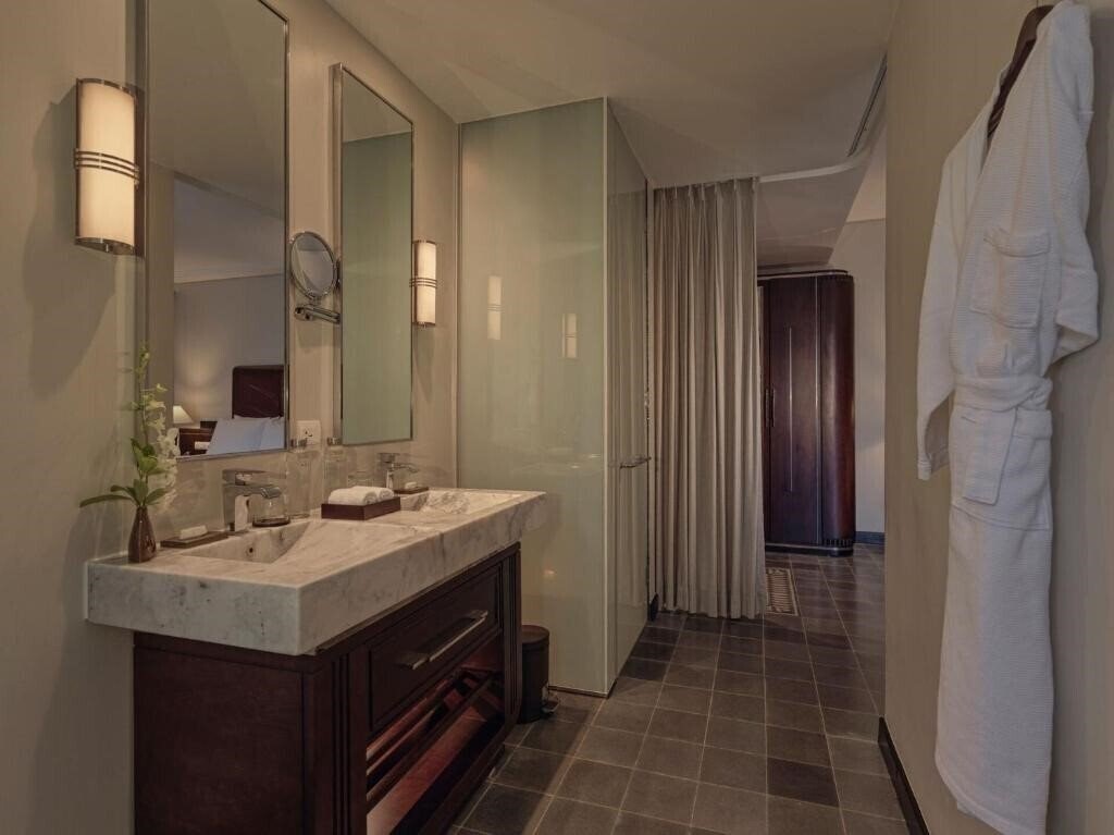 Апартаменти Azerai La Residence Hue (ex. La Residence Hotel & SPA) 5*