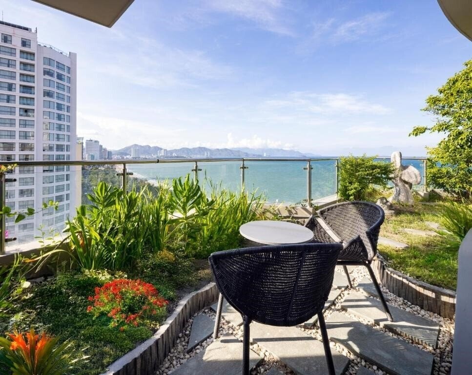 Фото The Light Hotel & Resort 4*