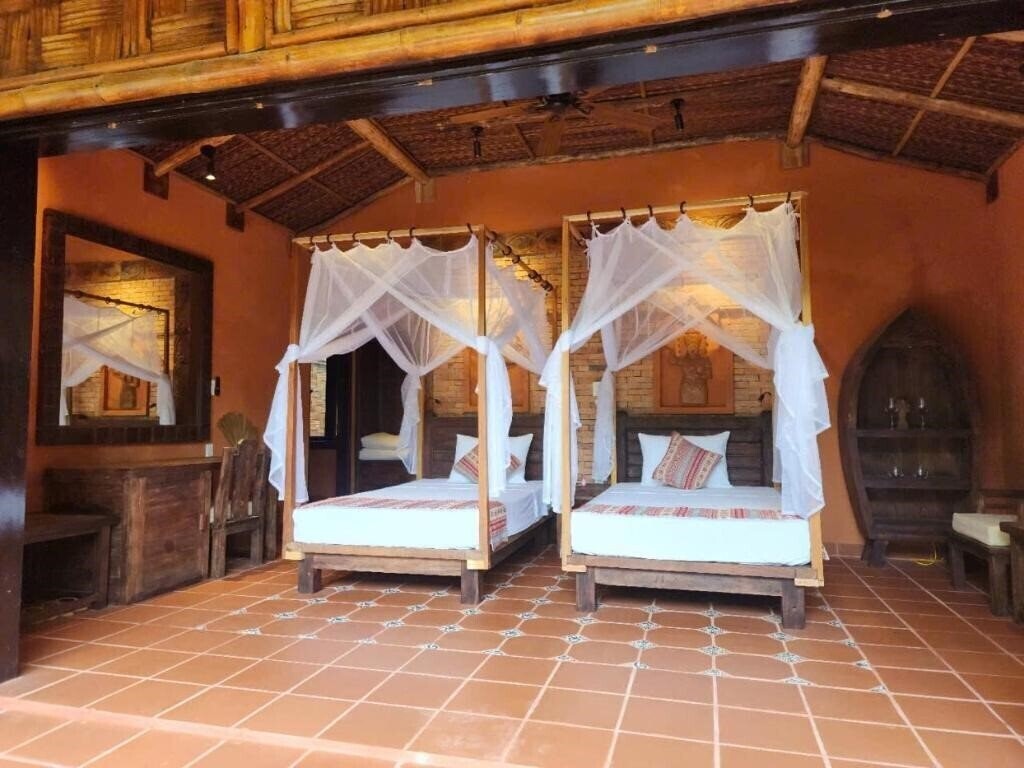 Панорама Whale Island Resort 2*