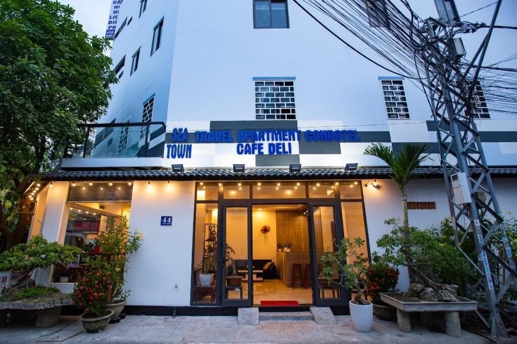 Готель Sea Town Apartment 2*