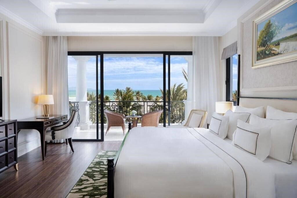 Фото Vinpearl Nha Trang Long Beach Villas 5*