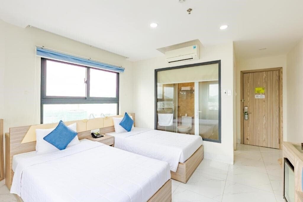 Територія The Phoenix Hotel Nha Trang 2*