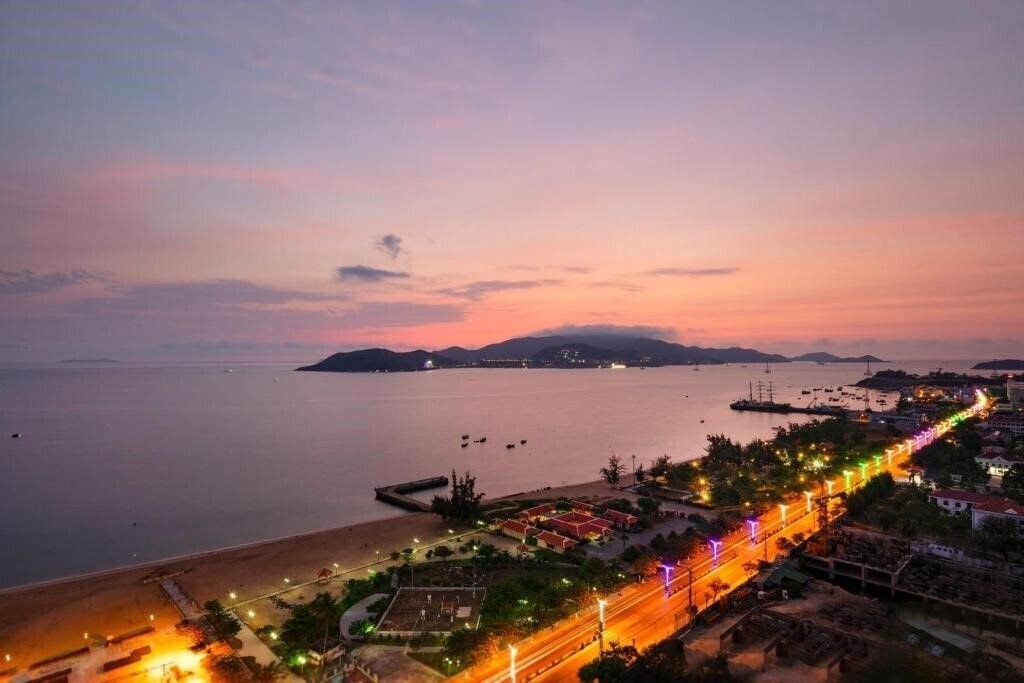 Апартаменти Crown Hotel Nha Trang 3*