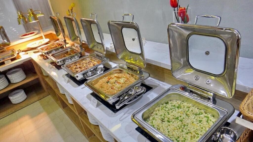 Территория The Mcr Luxury Hotel 3*