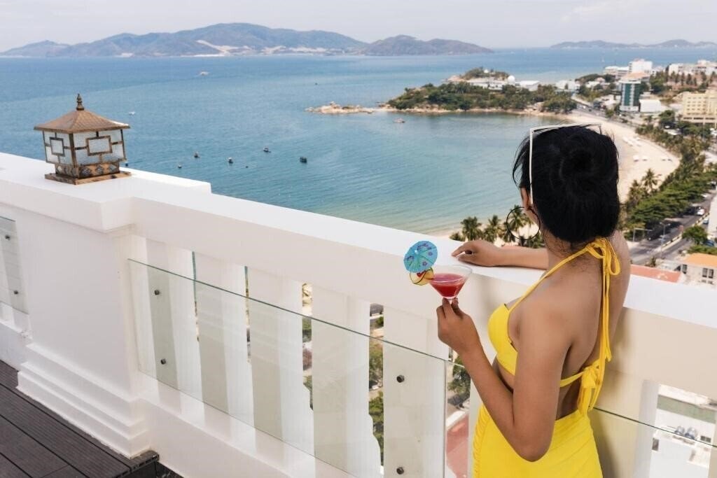 Территория Daphovina Hotel (ex. Aston Nha Trang City Hotel) 4*