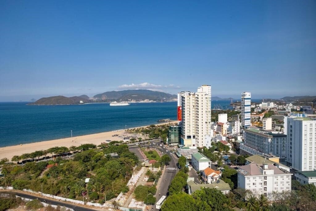 Вид Avari Hotel Nha Trang 4*