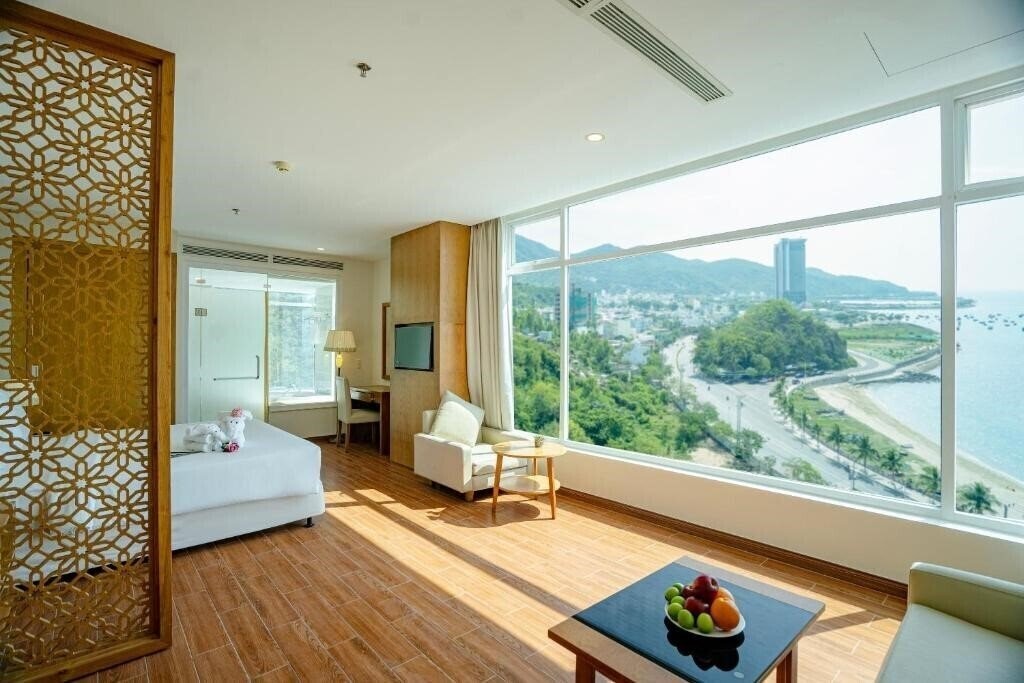 Отель Glamour Hotel Nha Trang 4*