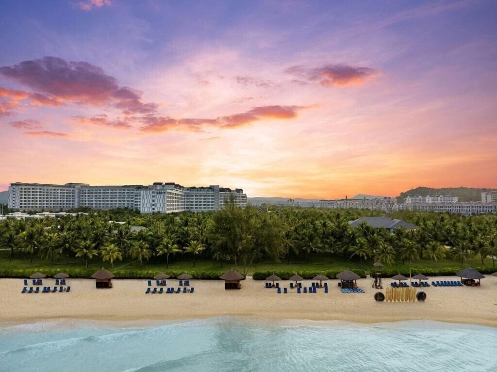 Територія Radisson Blu Resort Phu Quoc 5*