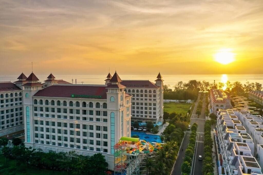 Територія Wyndham Garden Grandworld Phu Quoc 4*