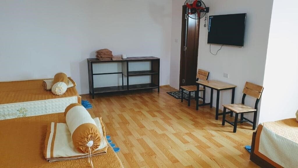 Панорама B Stay Hotel 3*