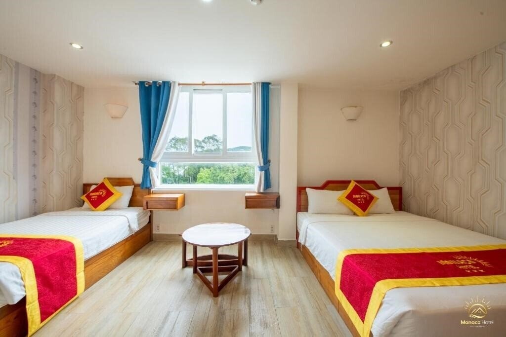 Территория Monaco Hotel Phu Quoc 3*