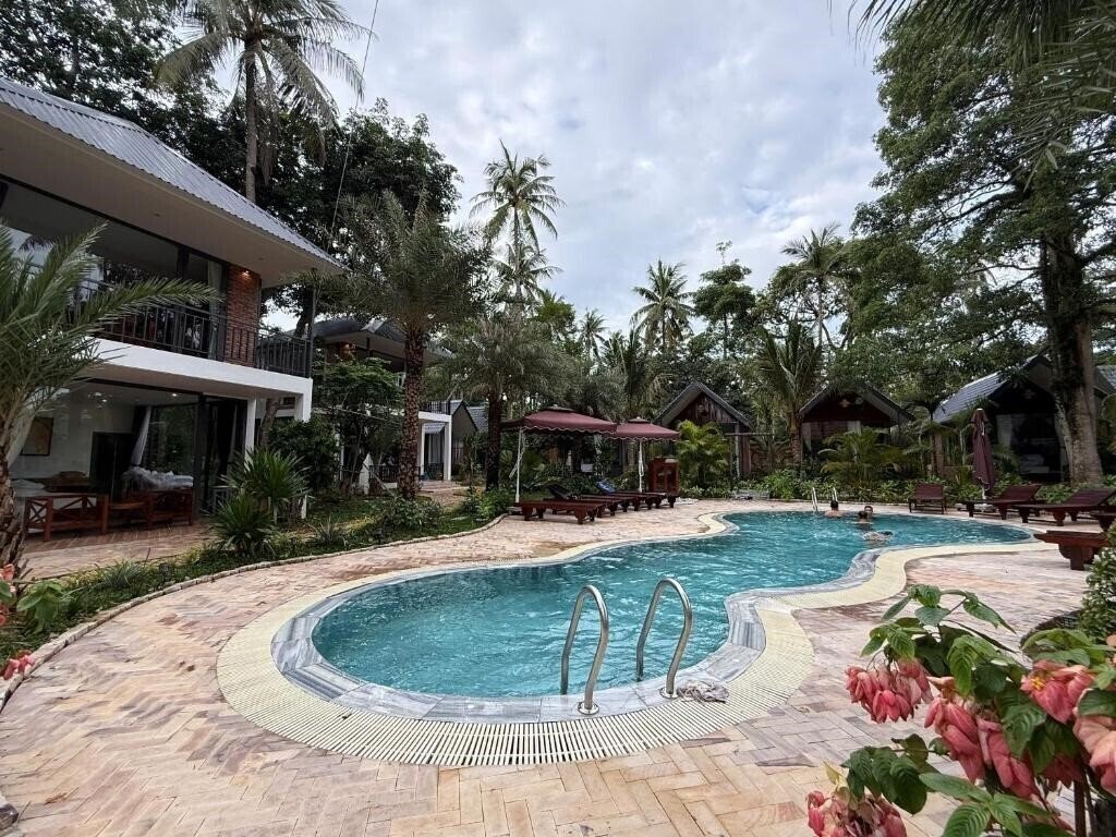 Апартаменты Agarwood Garden Resort 3*