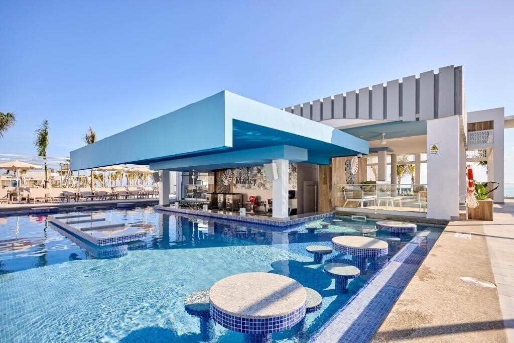 Территория Riu Palace Aquarelle 5*