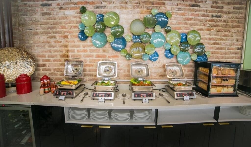 Панорама The Courtleigh Hotel & Suites 4*