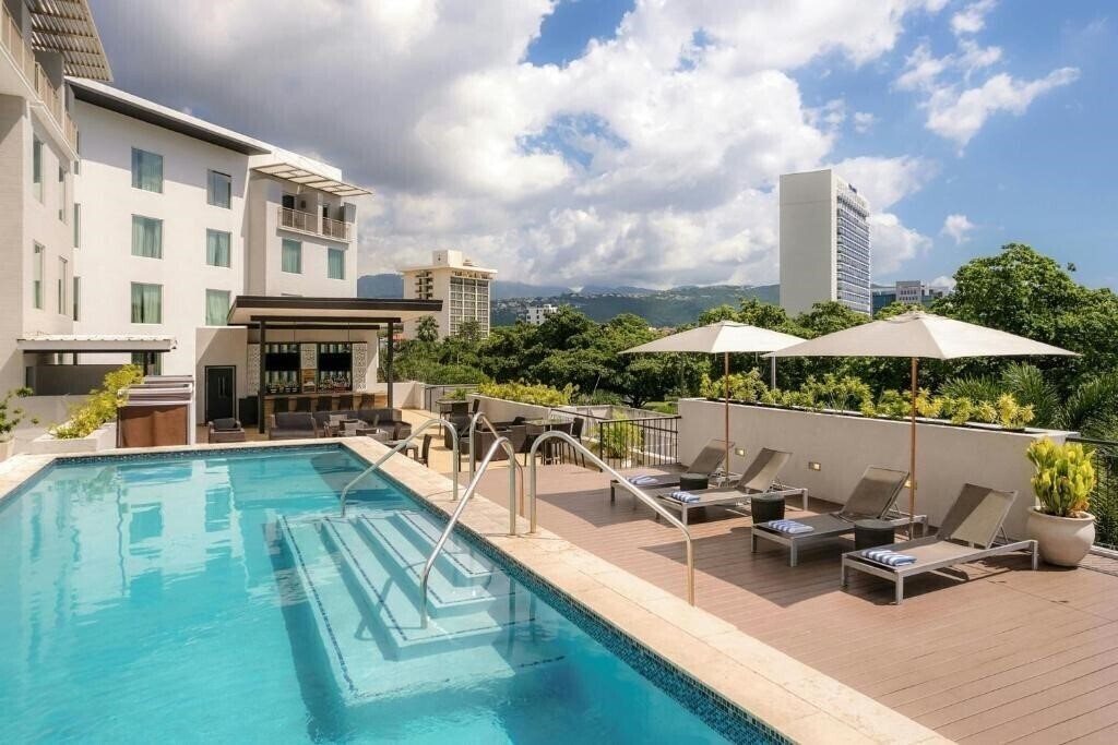 Отель Courtyard Kingston, Jamaica 3*