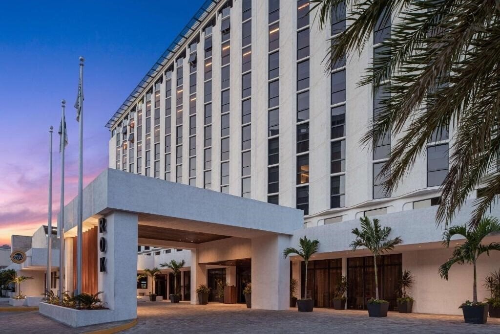 Территория Rok Hotel Kingston Tapestry Collection By Hilton 4*