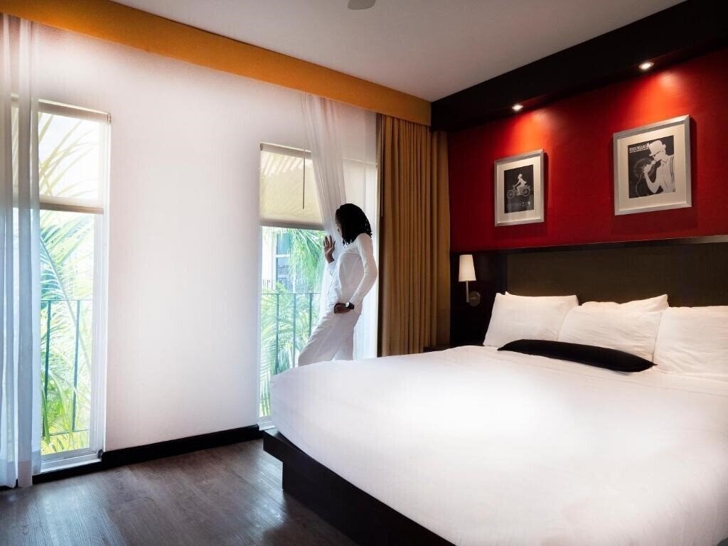 Панорама S Hotel Kingston 4*