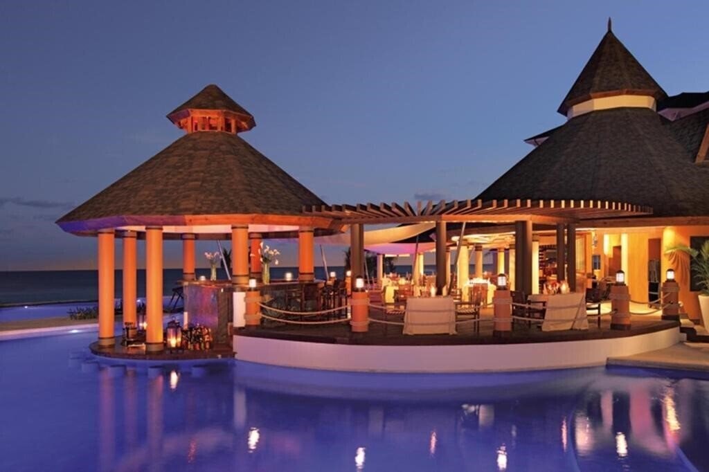 Территория Secrets Wild Orchid Montego Bay 5*