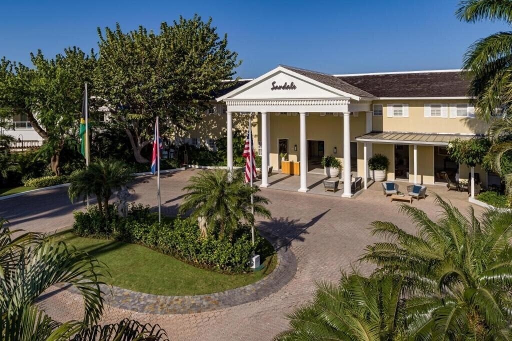 Территория Sandals Royal Caribbean Resort & Private Island 4*