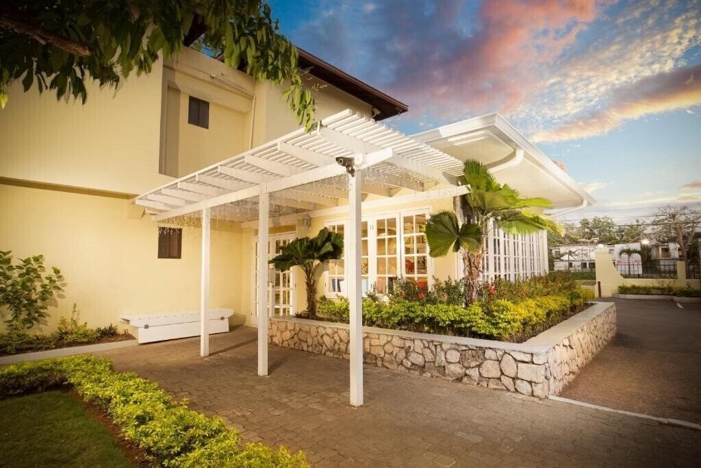 Вид Rooms On The Beach Negril (ex. SuperClubs Rooms on the Beach Negril) 3*