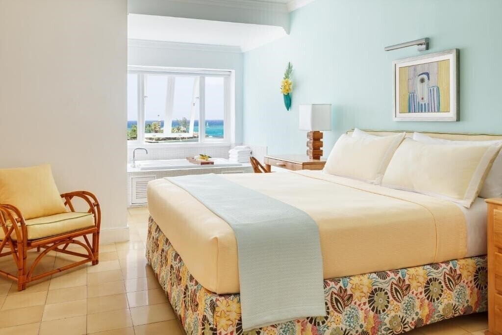 Панорама Couples Tower Isle 4*